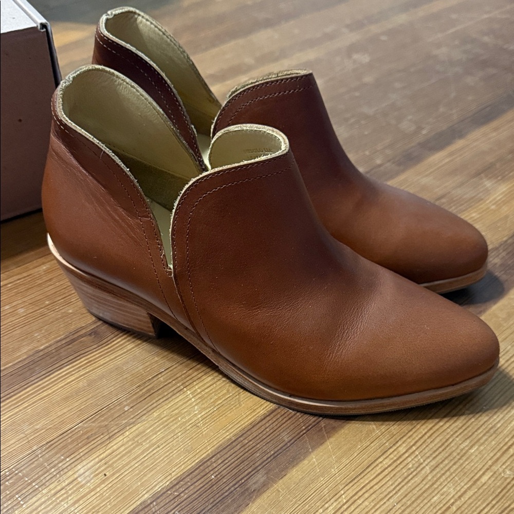Nisolo Tan Leather Ankle Booties